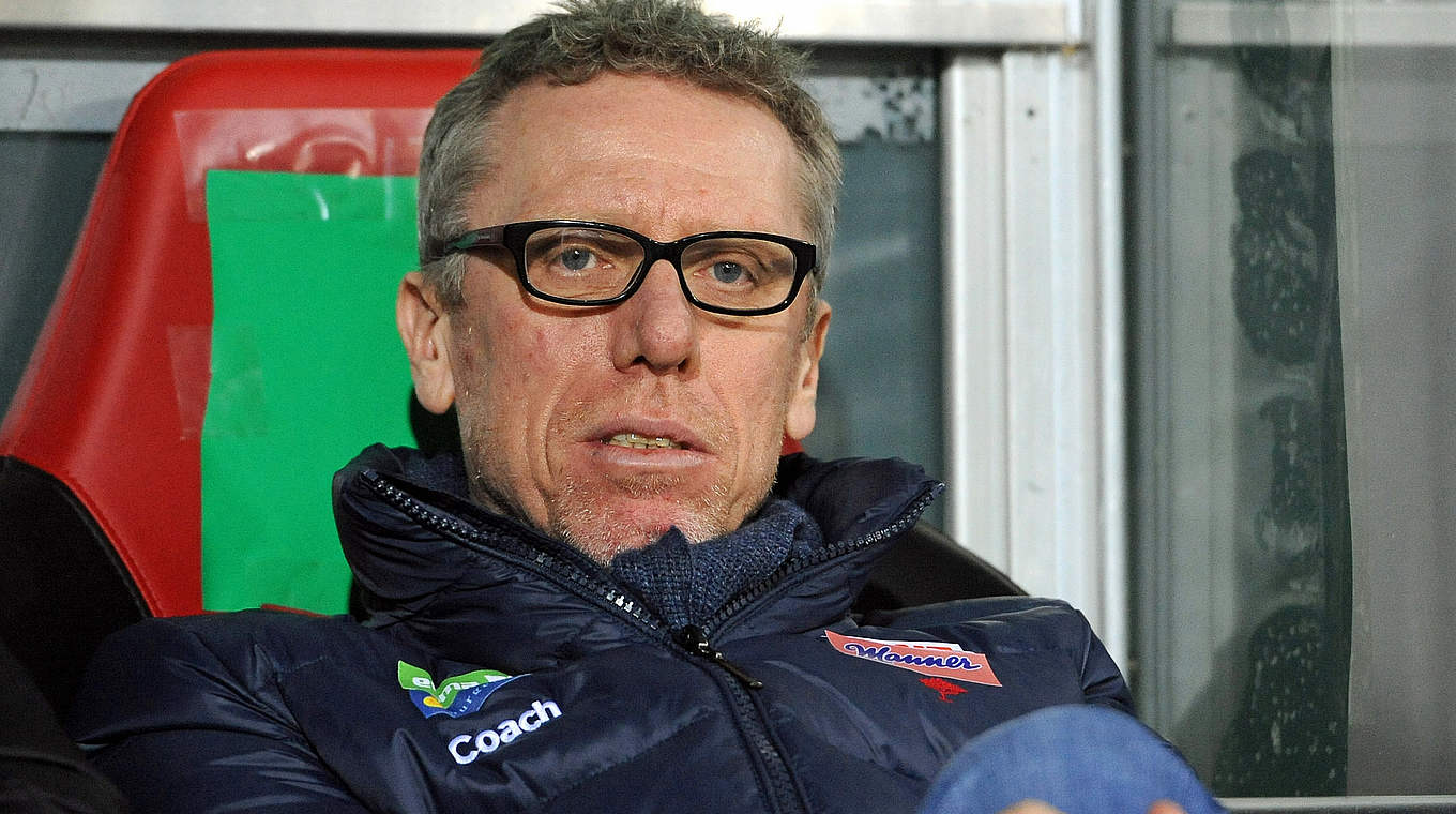 Im sechsten Anlauf zum 600. Sieg: Peter Stöger und der 1. FC Köln © 2015 Getty Images