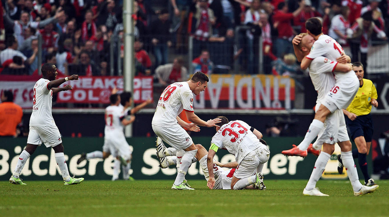 Die Befreiung: Köln feiert den zweiten Heimsieg der Saison © 2015 Getty Images
