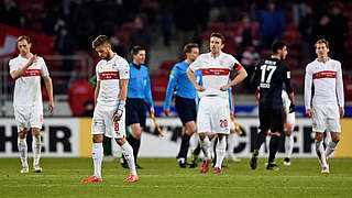 Hängende Köpfe: Tabellenschlusslicht Stuttgart kommt gegen Hertha BSC nicht über ein 0:0 hinaus © 2015 Getty Images