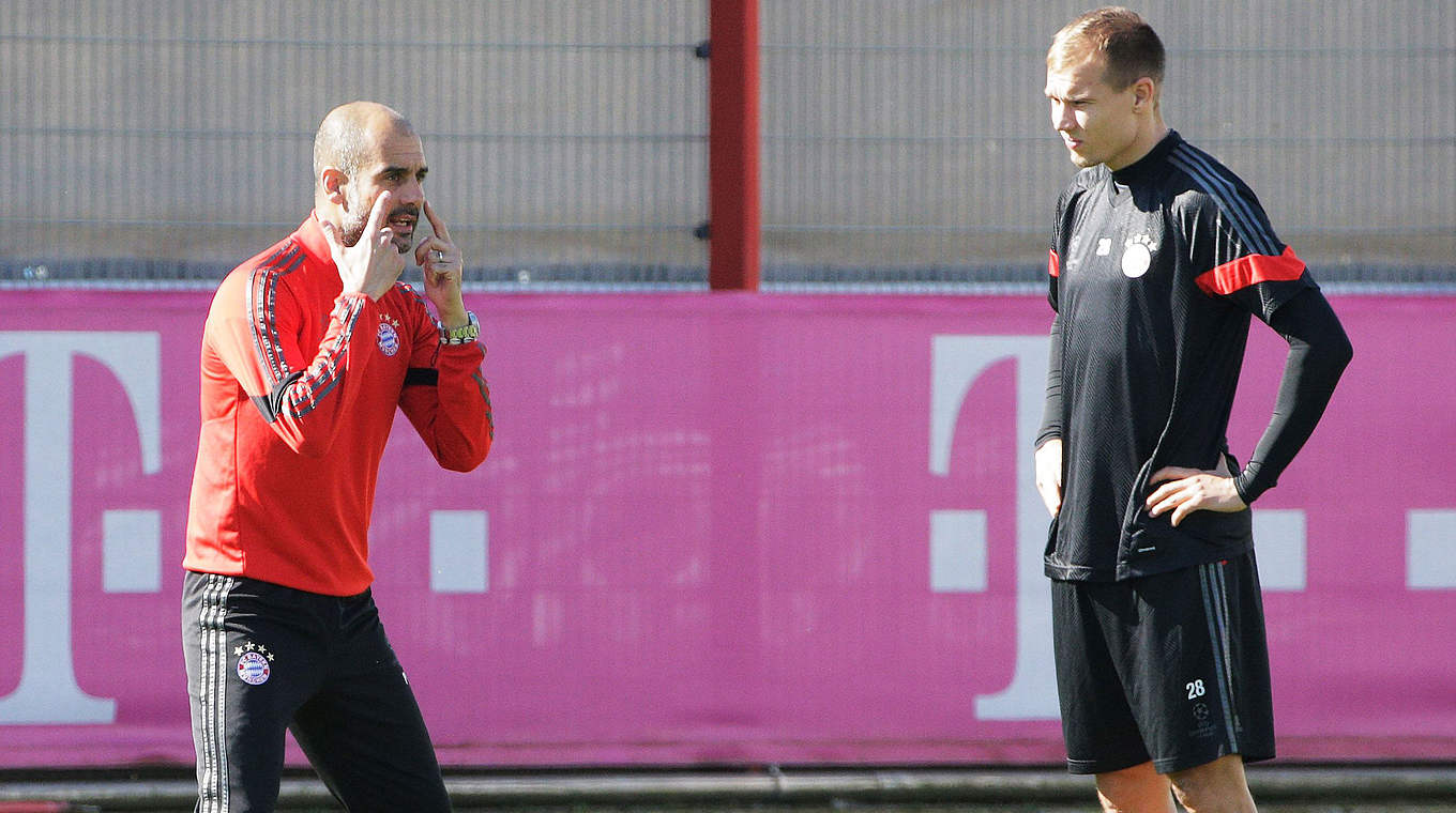Holger Badstuber and Pep Guardiola in training © 2015 Getty Images
