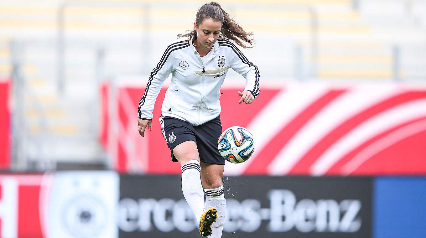 Kommt schon zu ihrem dritten Einsatz beim Algarve Cup 2015: Sara Däbritz aus Freiburg © 2014 Getty Images