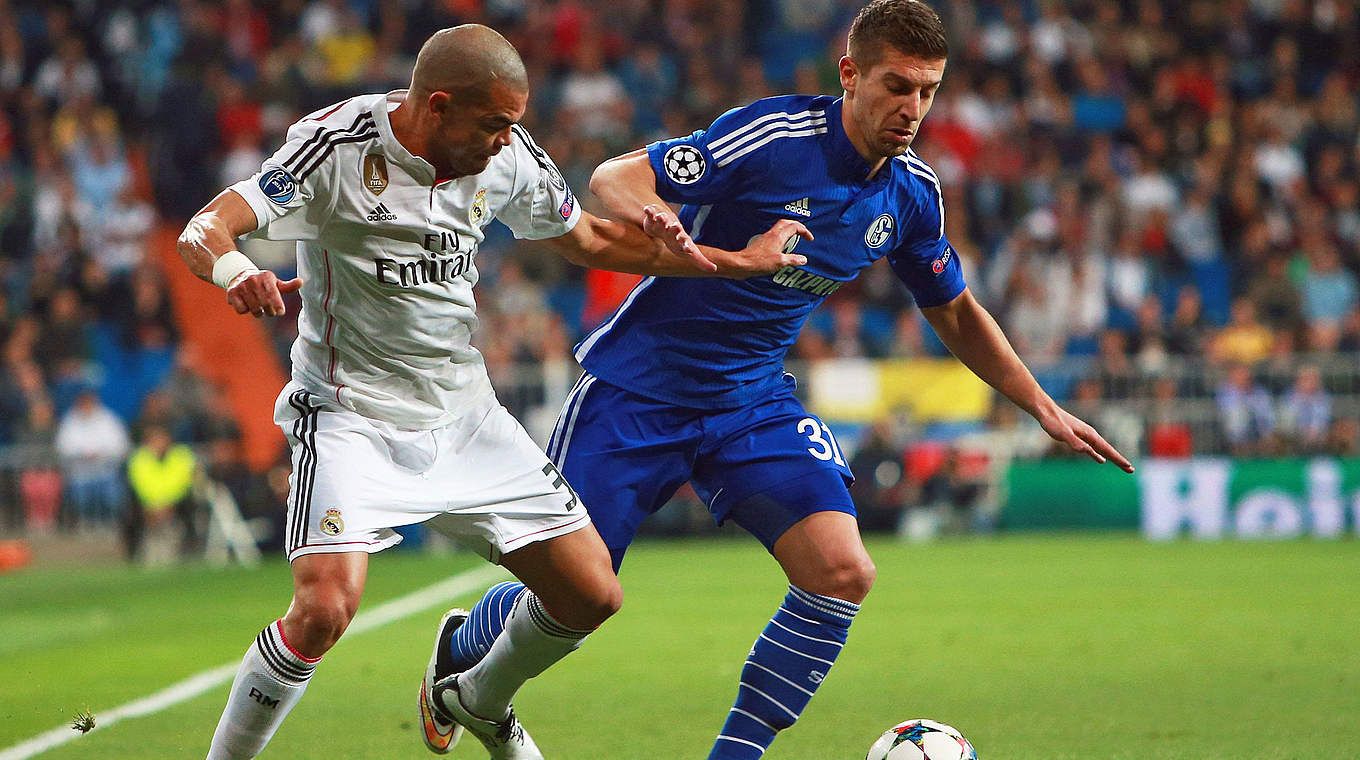 Bleibt ein Schalker: Matija Nastasic (r.) © 2015 Getty Images