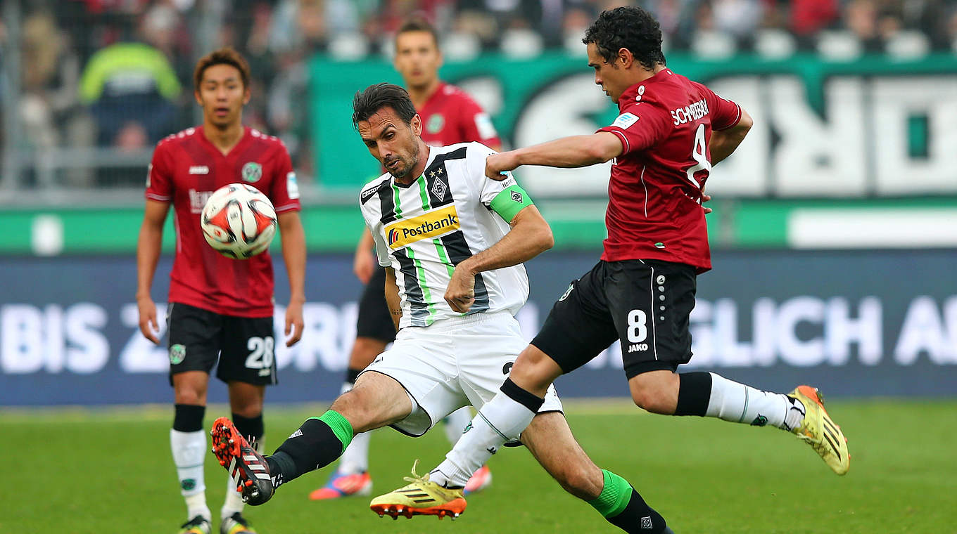 Grünes Licht für einen Einsatz: Martin Stranzl (M., gegen Schmiedebach) © 2014 Getty Images