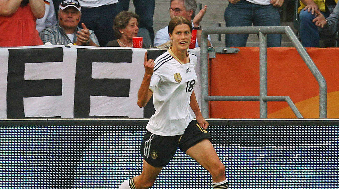 Zweimal Welt- und Europameisterin: die 130-malige Nationalspielerin Kerstin Garefrekes © 2011 Getty Images