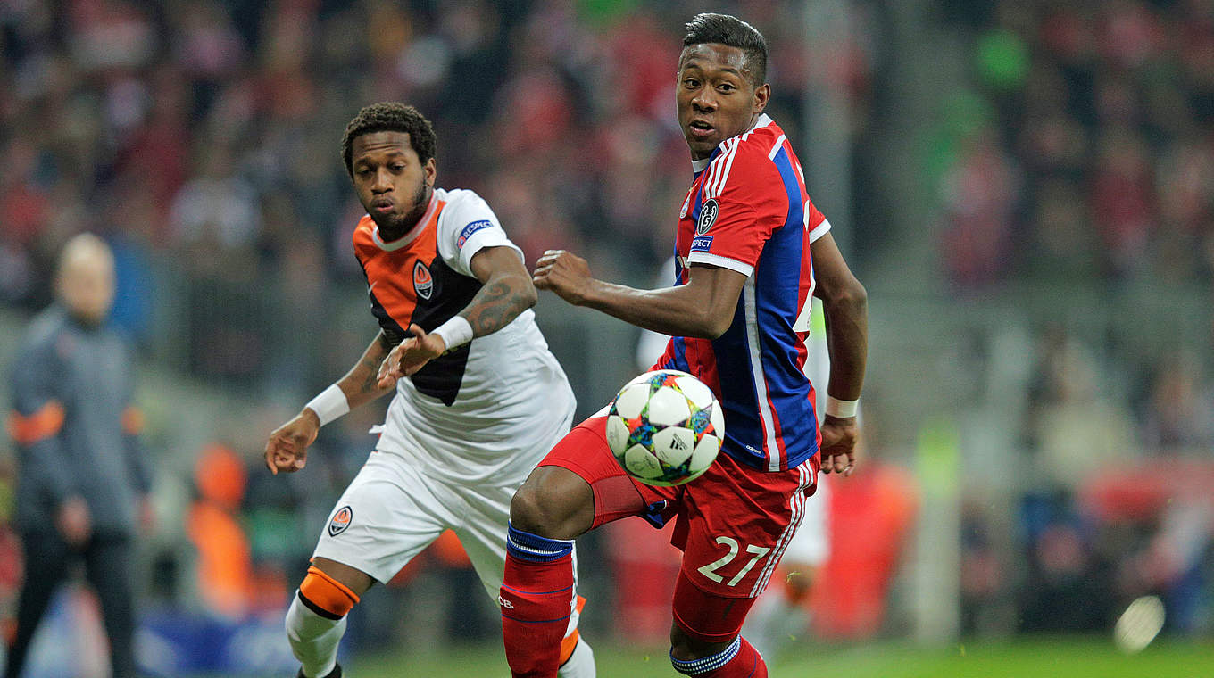 David Alaba and Donetsk's Luiz Adriano challenging for the ball © 2015 Getty Images