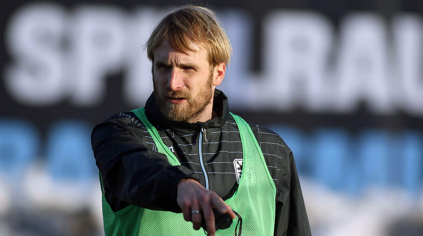 Wartet auf den ersten Sieg: Münchens neuer Trainer Daniel Bierofka © imago/Lackovic