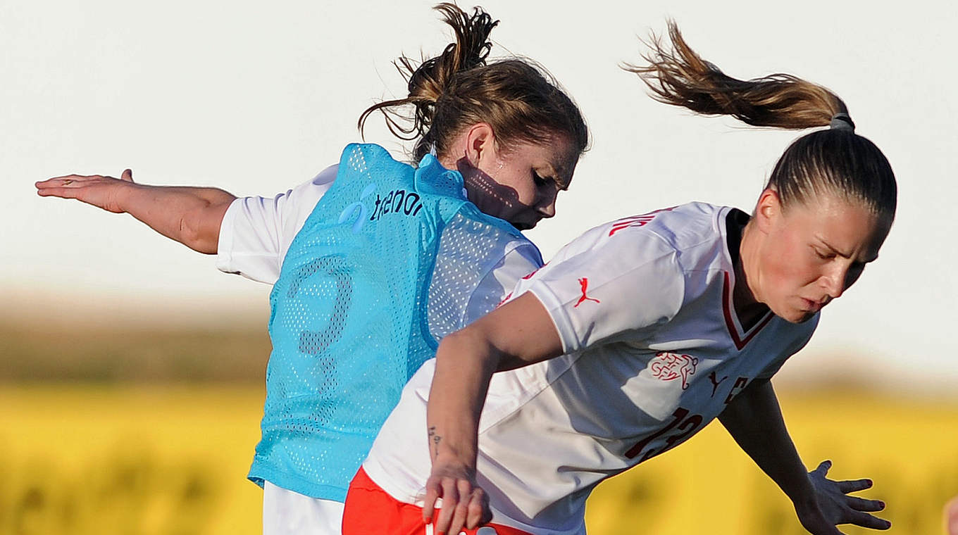 Algarve-Cup: Schweizerin Crnogorcevic (r.) gegen die Norwegerin Inger Ane Hole © 2015 Getty Images