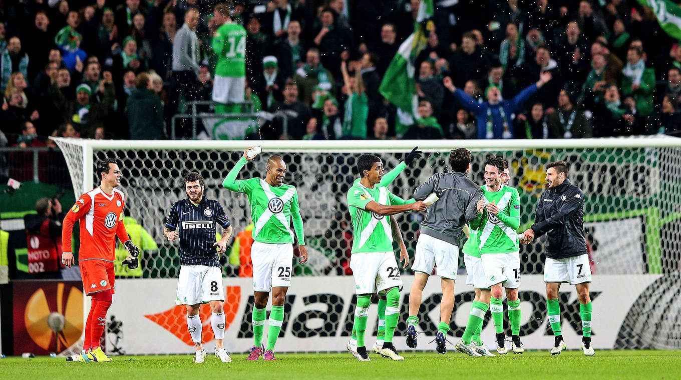 Wollen auch im Mailänder San Siro jubeln: die Profis des VfL Wolfsburg © 2015 Getty Images