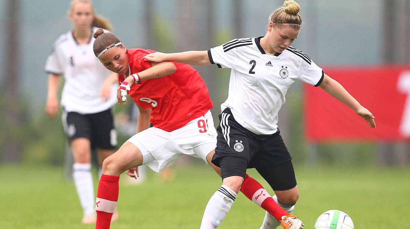 Drei Punkte gegen die Bayern: Samantha Herrmann (r.) mit Frankfurt © imago/GEPA pictures