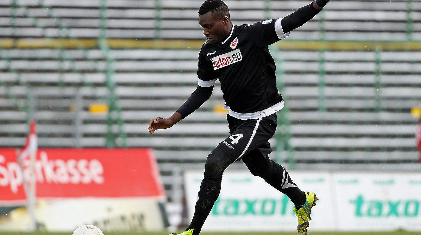 Cottbus-Führungsspieler Cédric Mimbala: "Ziel ist der Aufstieg in die 2. Bundesliga"  © 2015 Getty Images