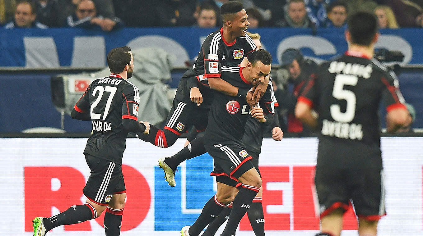 Matchwinner auf Schalke: Karim Bellarabi (2.v.r.) © 2015 Getty Images