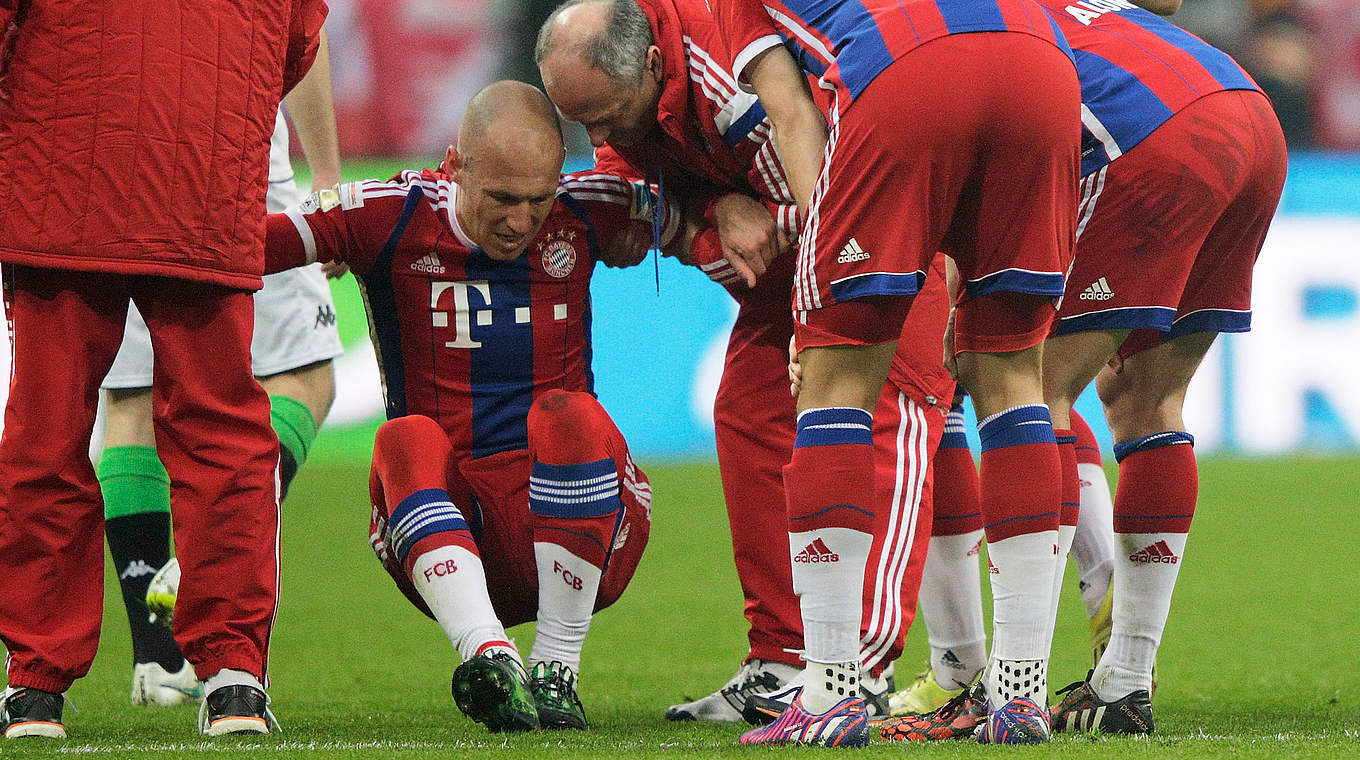 Riss in der Bauchmuskulatur: Bayerns Arjen Robben © 2015 Getty Images
