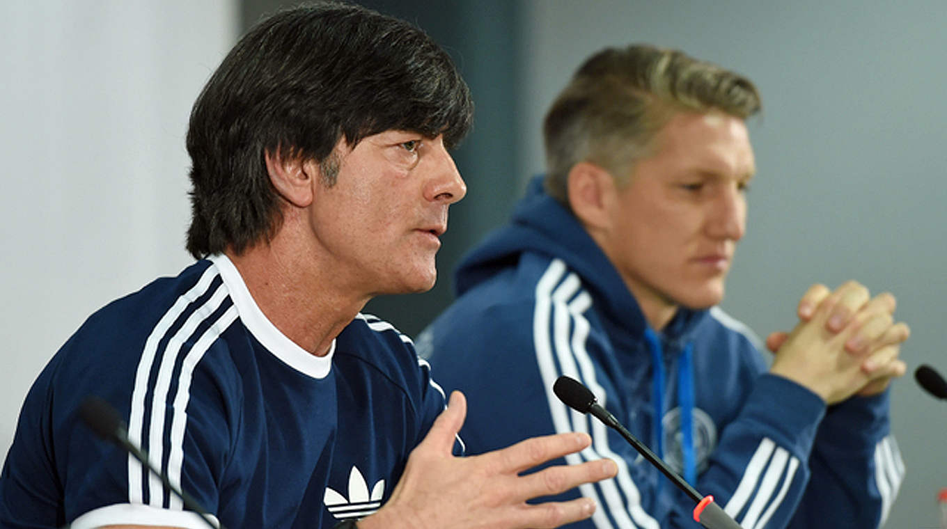 Bastian Schweinsteiger (r.): "Entscheidend ist, dass wir die Punkte in der EM-Qualifikation holen" © GES/Markus Gilliar