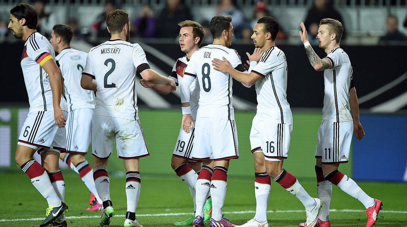 The DFB-Team celebrate Marco Reus' opening goal © 2015 Getty Images