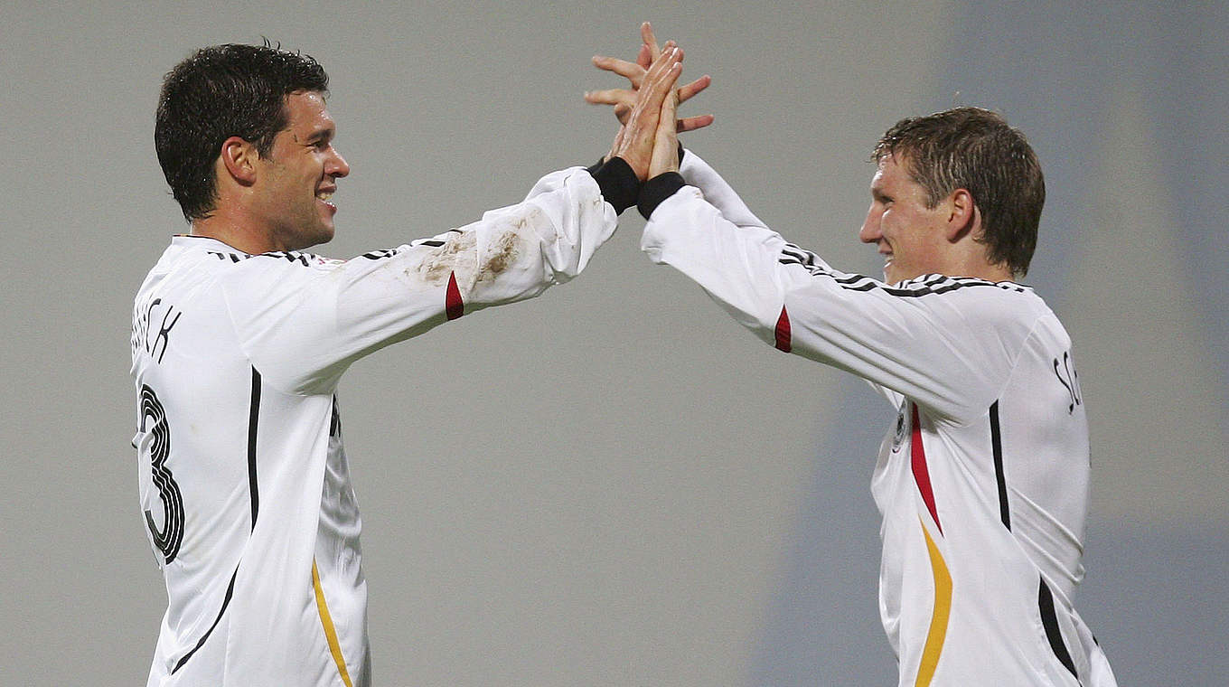 Torschützen beim 2:0 am 7. Oktober 2006 in Rostock: Ballack (l.), Schweinsteiger © 2006 Getty Images