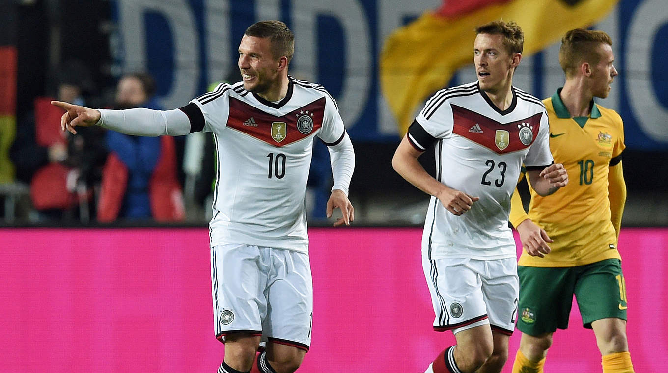 Lukas Podolski (l.): Danke, Fans! © 2015 Getty Images