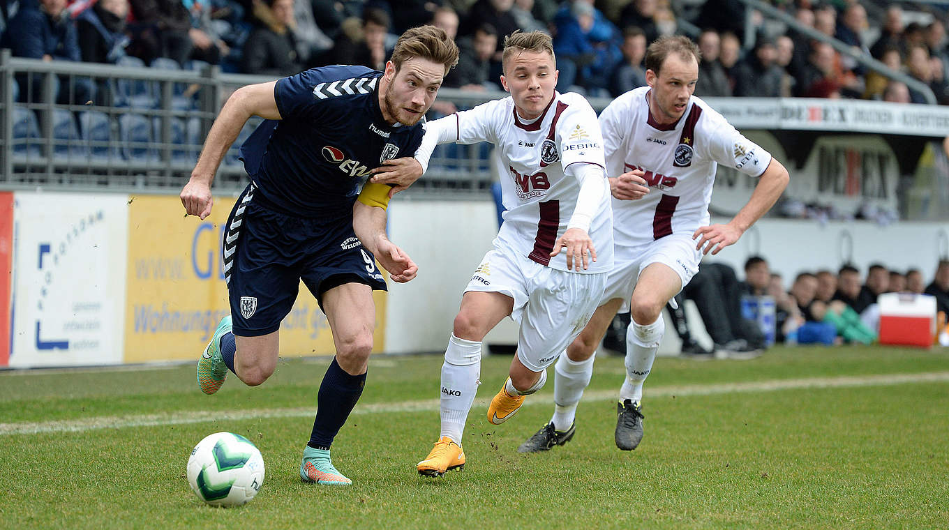 Zweikampf im Karl-Liebknecht-Stadion: Rehbein (l.) und Köhne im Duell © Jan Kuppert