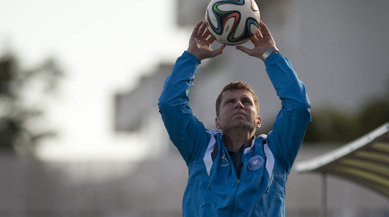 U 18-Trainer Guido Streichsbier: "Die Unsicherheit zu Spielbeginn ablegen" © 2014 Getty Images