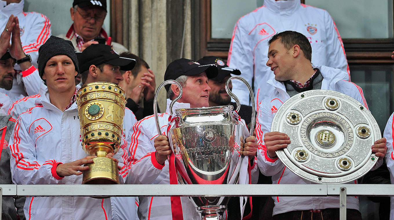 Triplesieger mit den Bayern: Heynckes (M.) mit Schweinsteiger und Neuer (r.) © 2013 Getty Images