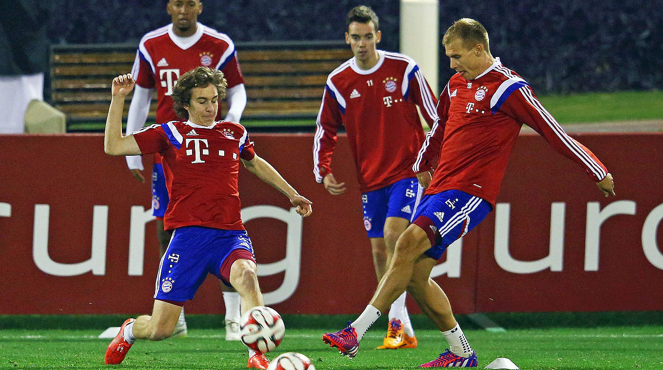 Trainiert und spielt bei Bayern mit den "Großen": Gaudino (l.) gegen Badstuber © 2015 Getty Images