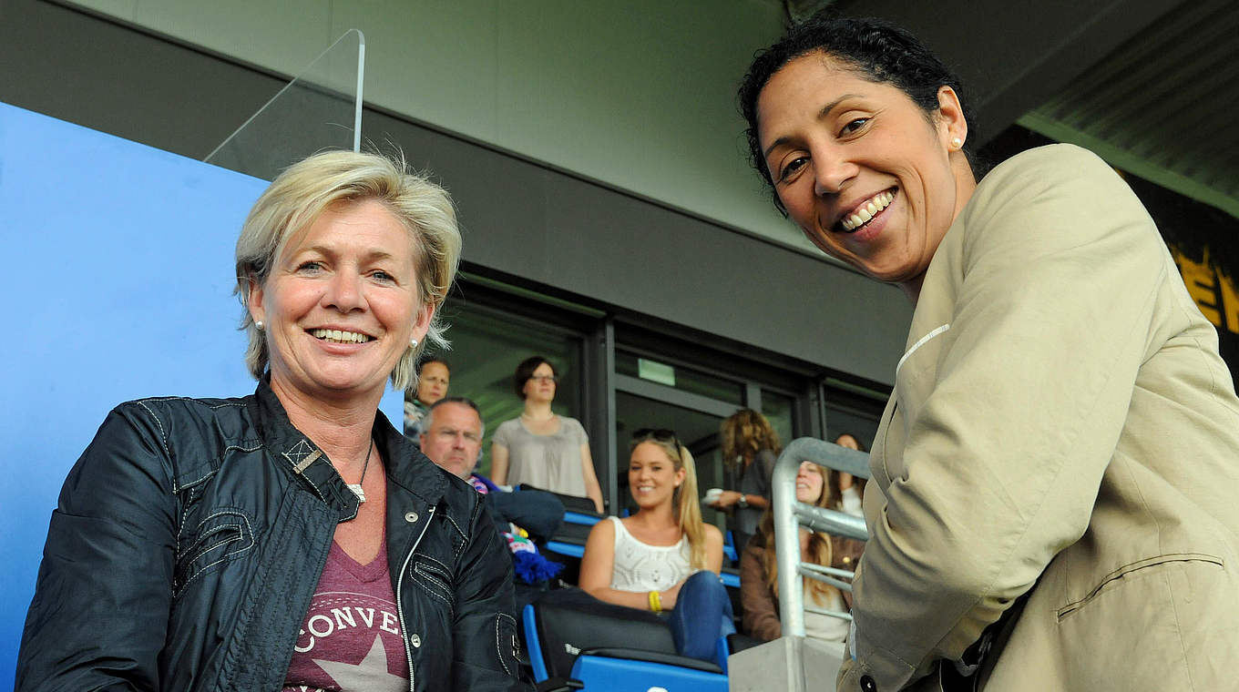 Die Bundestrainerin und ihre Nachfolgerin: Silvia Neid (l.) und Assistentin Steffi Jones © imago/Hartenfelser