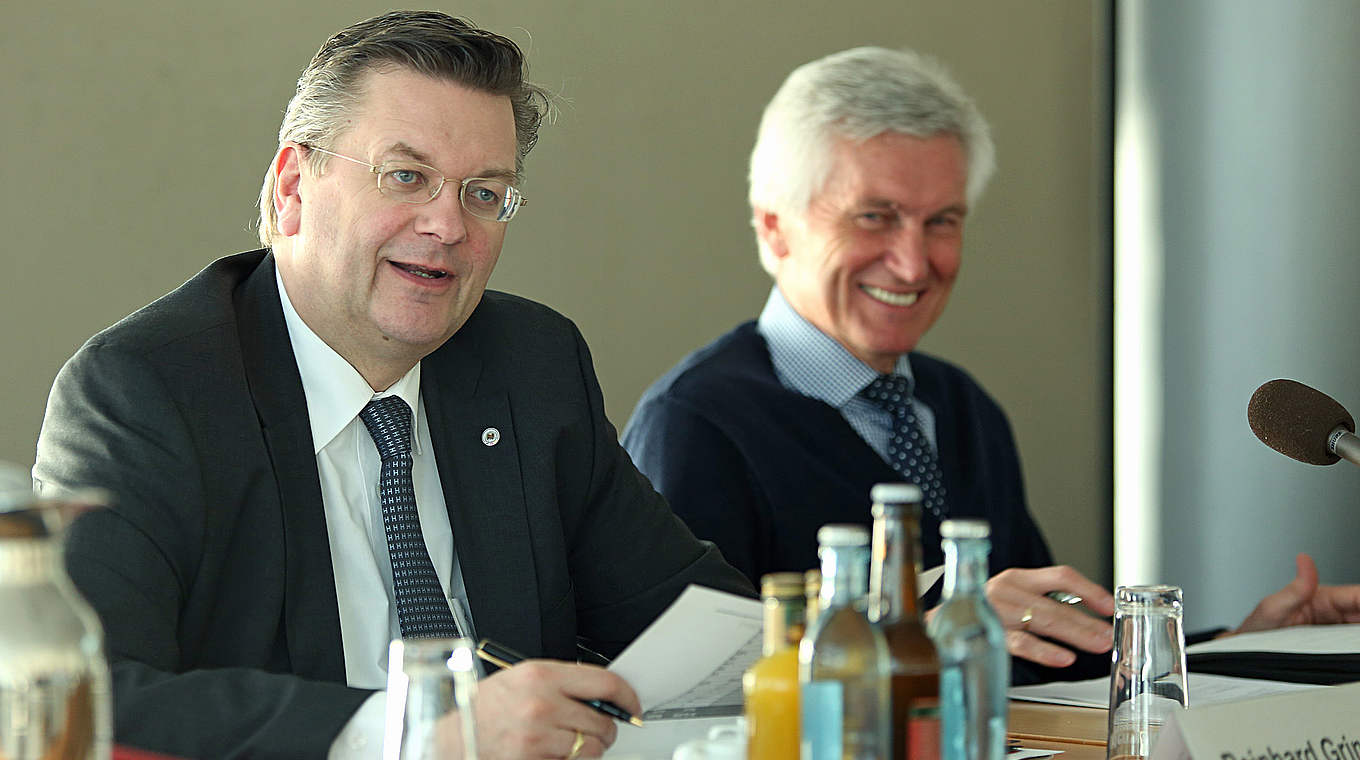 Stellten den Bericht vor: Schatzmeister Grindel (l.) und Vorsitzender Gehlenborg  © Carsten Kobow
