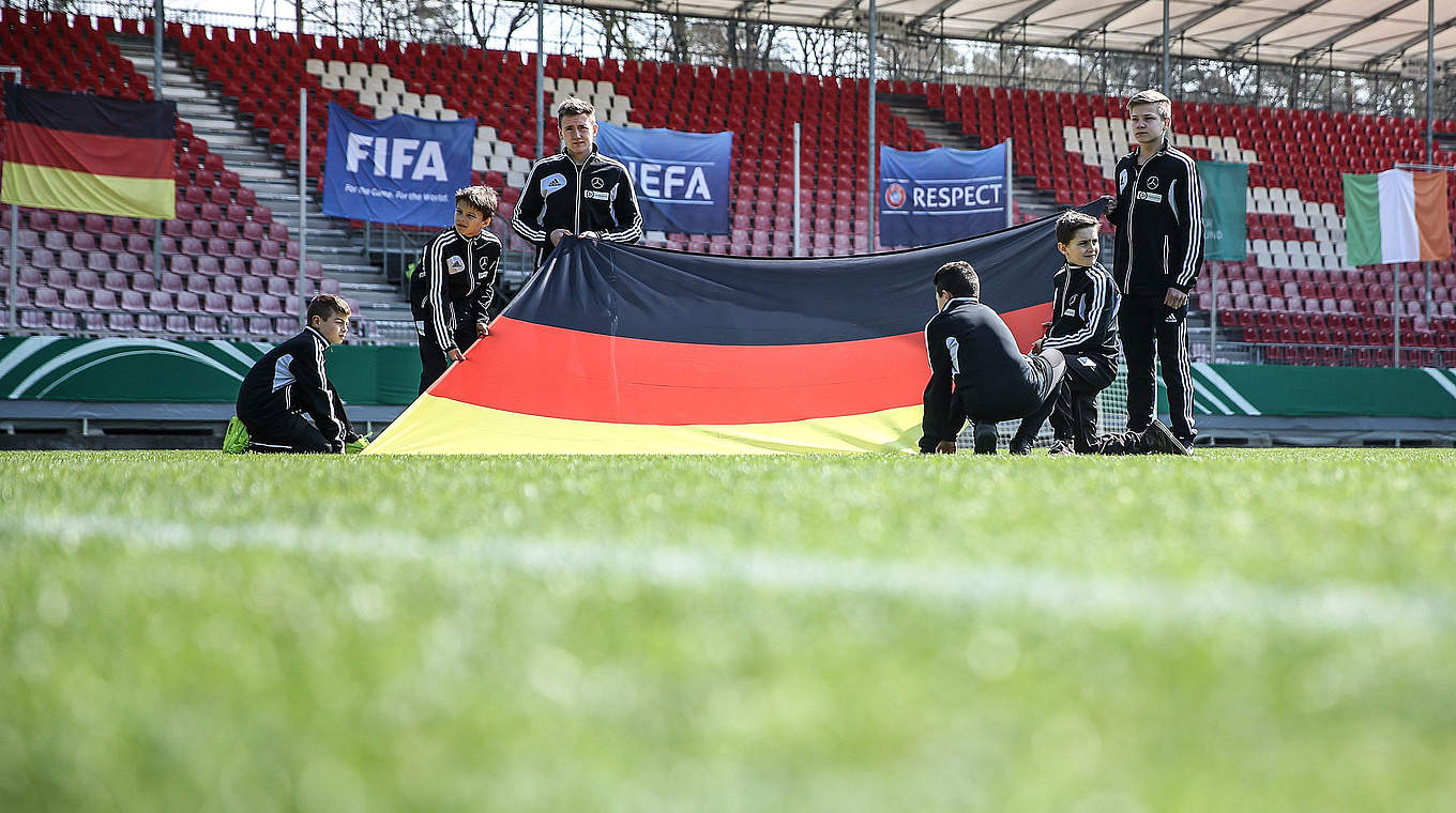 Reibungslose Abwicklung von Länderspielen: das DFB-Organisationsteam © 2015 Getty Images