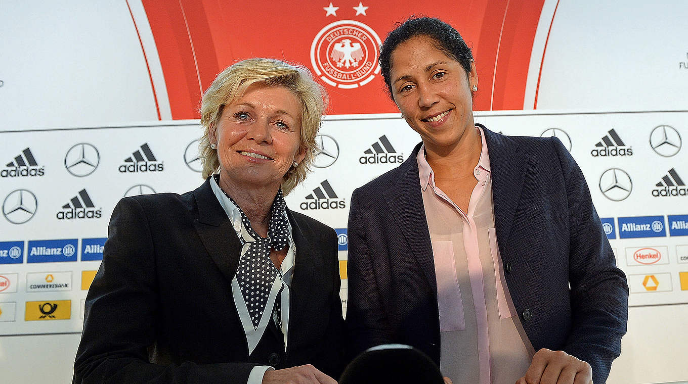 Die Bundestrainerin und ihre Nachfolgerin 2016: Silvia Neid (l.) mit Steffi Jones © 2015 Getty Images