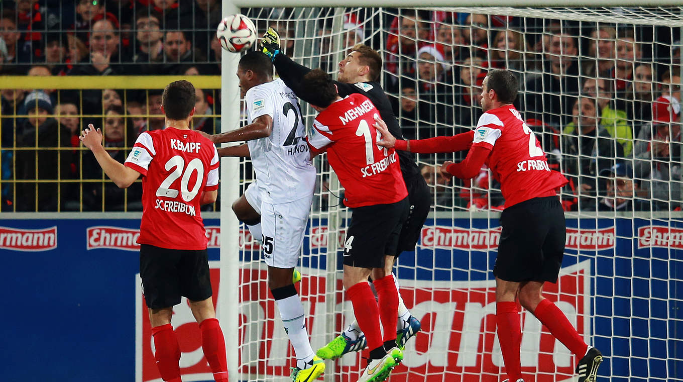 Torschütze in der Bundesliga gegen Hannover: Freiburgs Verteidiger Kempf (l.) © 2014 Getty Images