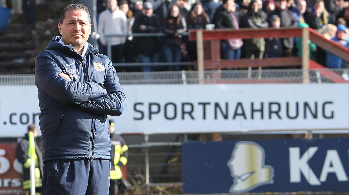 Will gegen Kassel wieder siegen: Saarbrückens Trainer Fuat Kilic © 2015 Getty Images