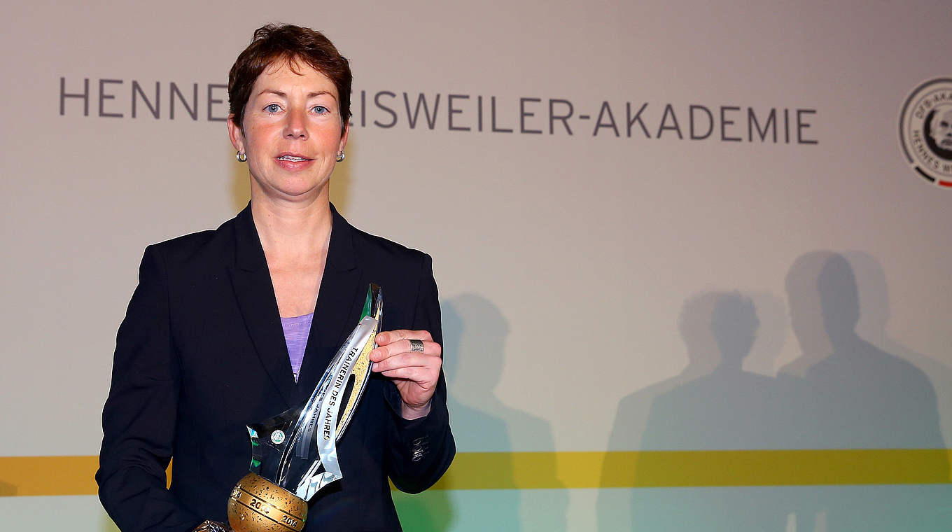 Maren Meinert: Geehrt mit dem Trainerpreis des deutschen Fußballs - als erste Frau © 2015 Getty Images