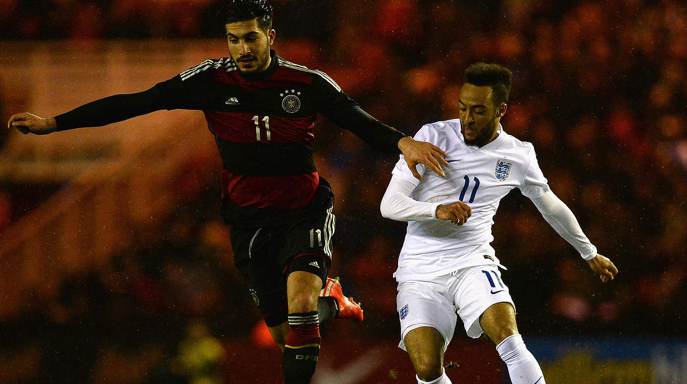 Englische Härte: England-Legionär Emre Can (l.) im Duell mit Nathan Redmond © 2015 Getty Images