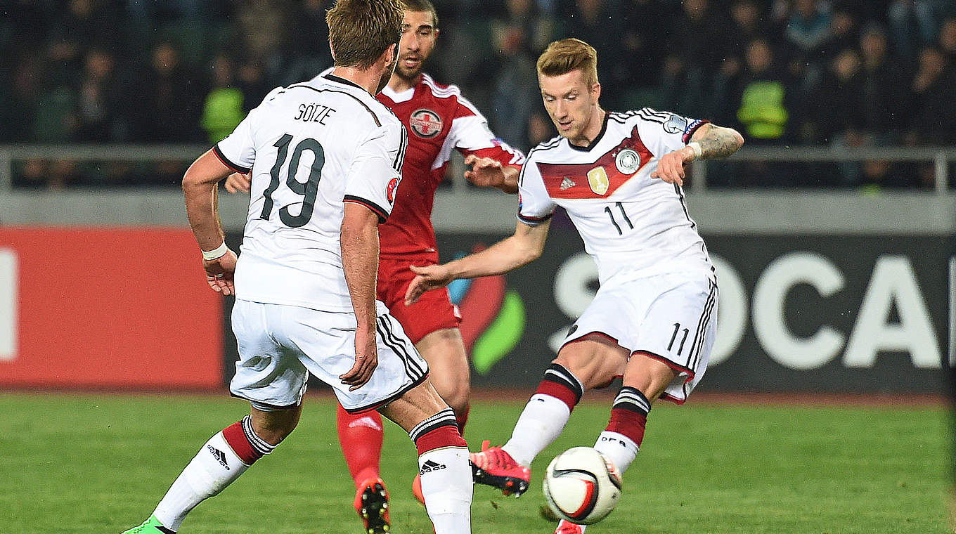 Das 1:0 für Deutschland: Marco Reus (r.) schiebt nach Vorlage von Mario Götze ein © 2015 Getty Images