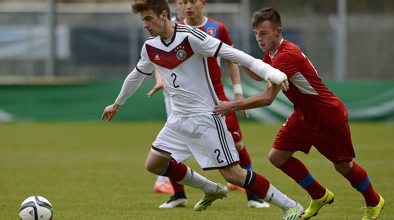 Lukas Klünter and the U19s beat the Czech Republic 6-0 © 2015 Getty Images