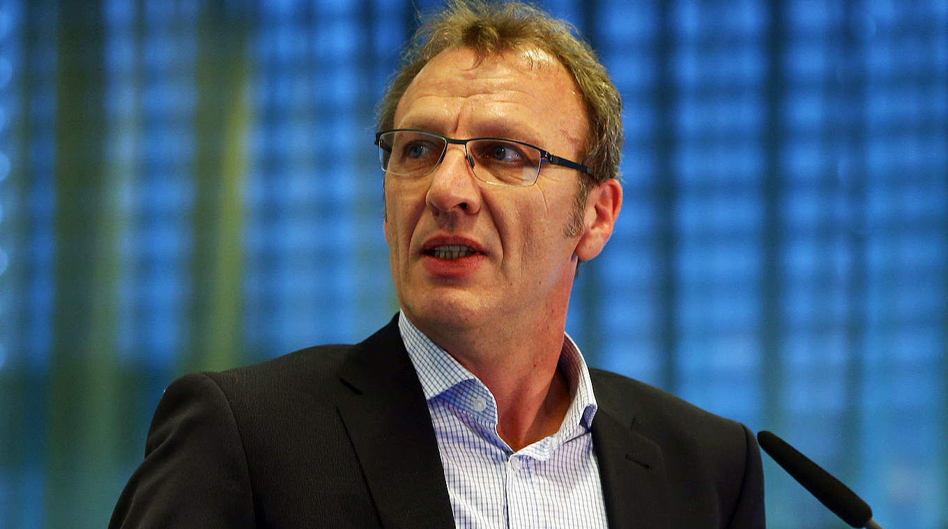 Vorsitzender der DFL-Kommission Leistungszentren: Dr. Uwe Harttgen © 2013 Getty Images