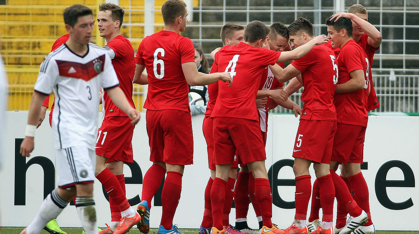 Roter Torjubel: Polen überrascht das deutsche Team mit einem Doppelschlag in fünf Minuten © 2015 Getty Images