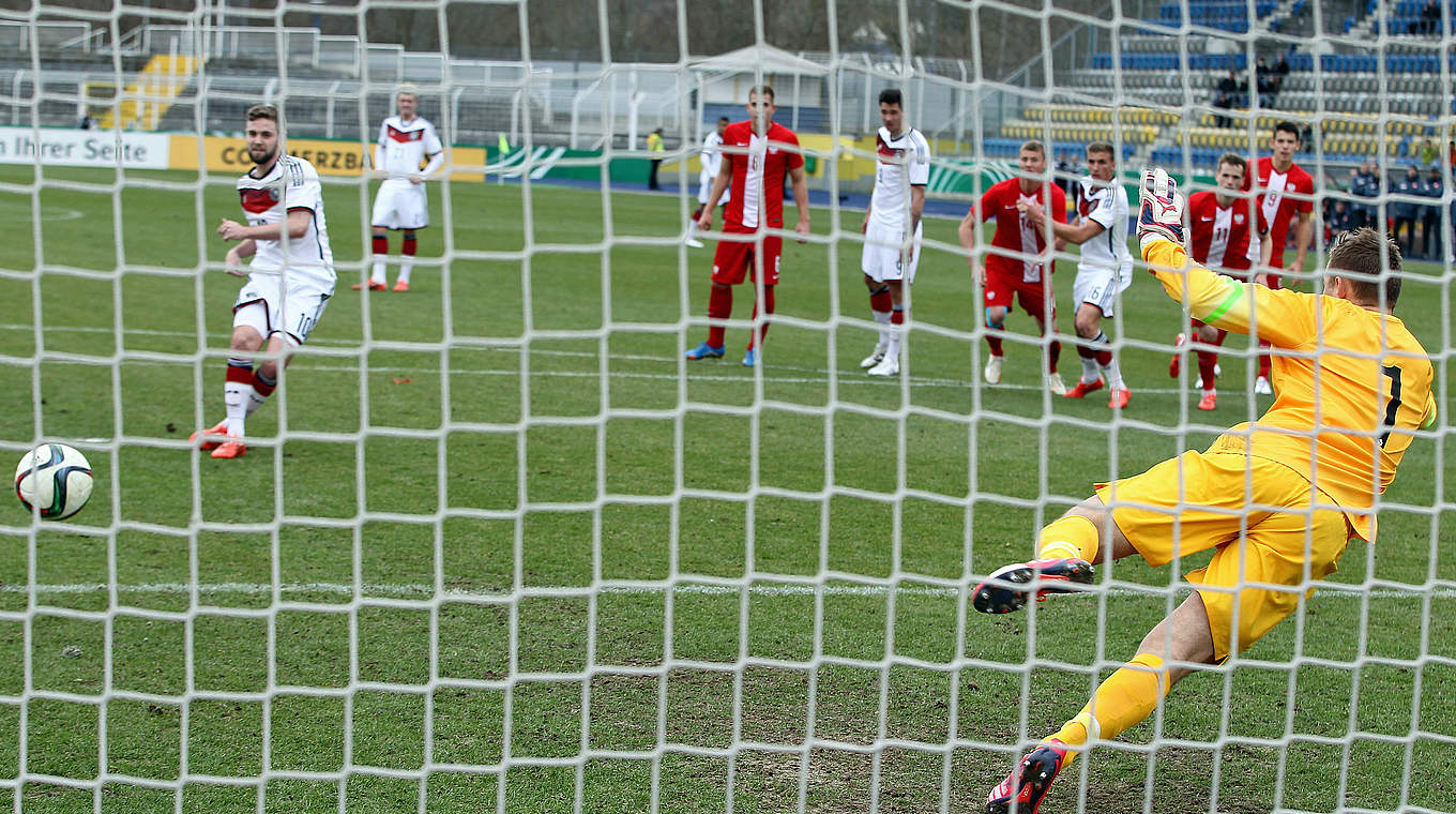 Einziger Treffer der U 20: Marc Stendera verwandelt einen Foulelfmeter in der 77. Minute sicher © 2015 Getty Images