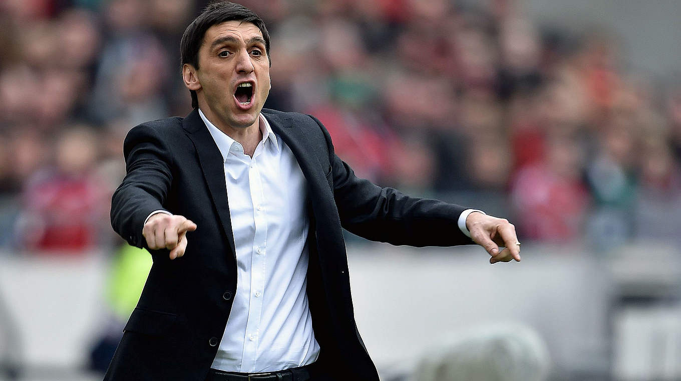 Hannover and their manager Tayfun Korkut are currently under a lot of pressure © 2015 Getty Images