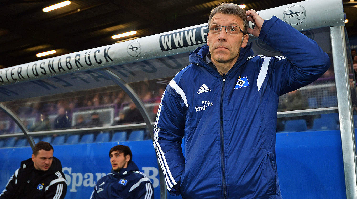 First game in charge for new HSV manager Peter Knäbel © 2015 Getty Images