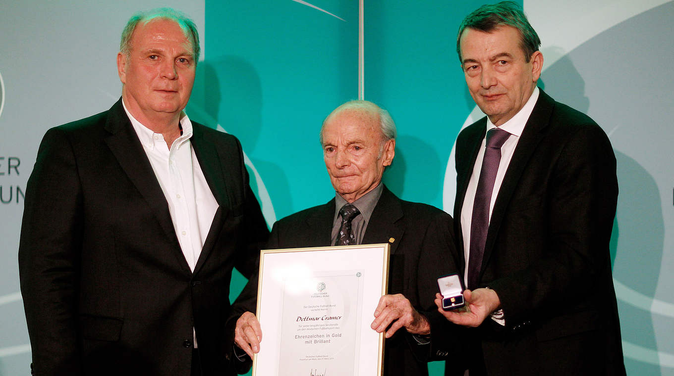2011 mit dem DFB-Trainerpreis geehrt: Cramer © 2011 Getty Images