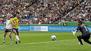 Treffer vor Rekordkulisse: 44.825 Zuschauer sehen 2009 in Frankfurt zu © imago sportfotodienst