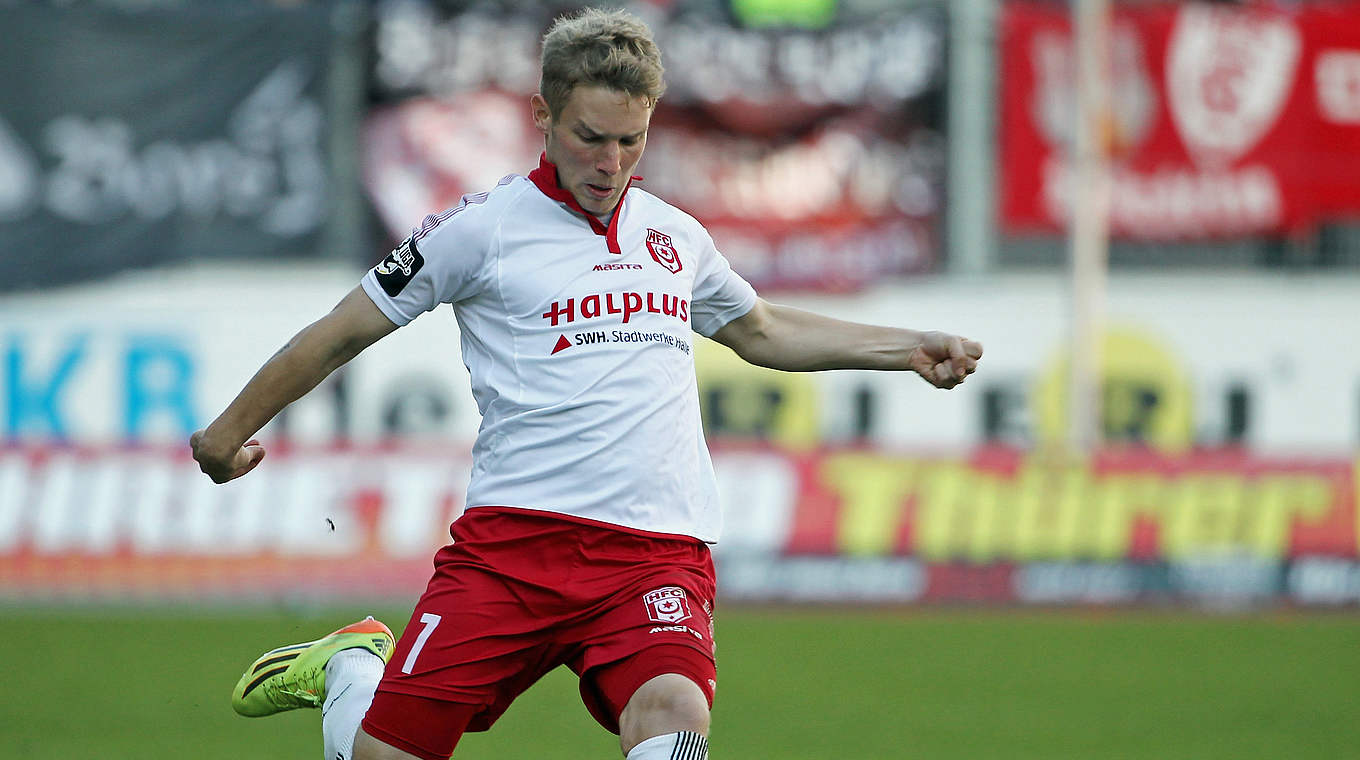 Vertragsverlängerung: Florian Brügmann bleibt dem Hallenschen FC bis 2017 erhalten © 2014 Getty Images
