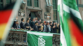 The German 1990 World Cup winners celebrate their win in the famours Römer building © DFB