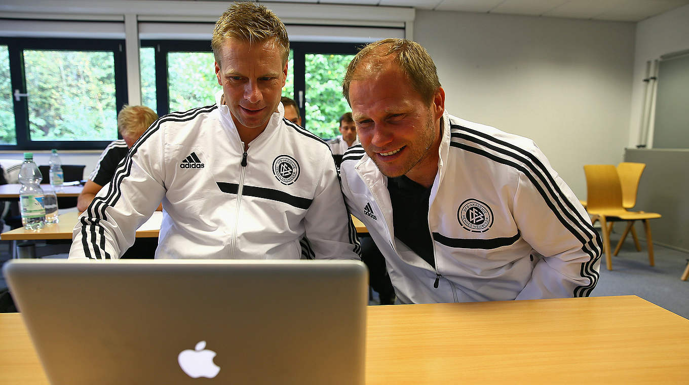 Erwarben die Fußball-Lehrer-Lizenz 2013: Markus Feldhoff und Rene Rydlewicz-Gubanow (r.) © 2013 Getty Images