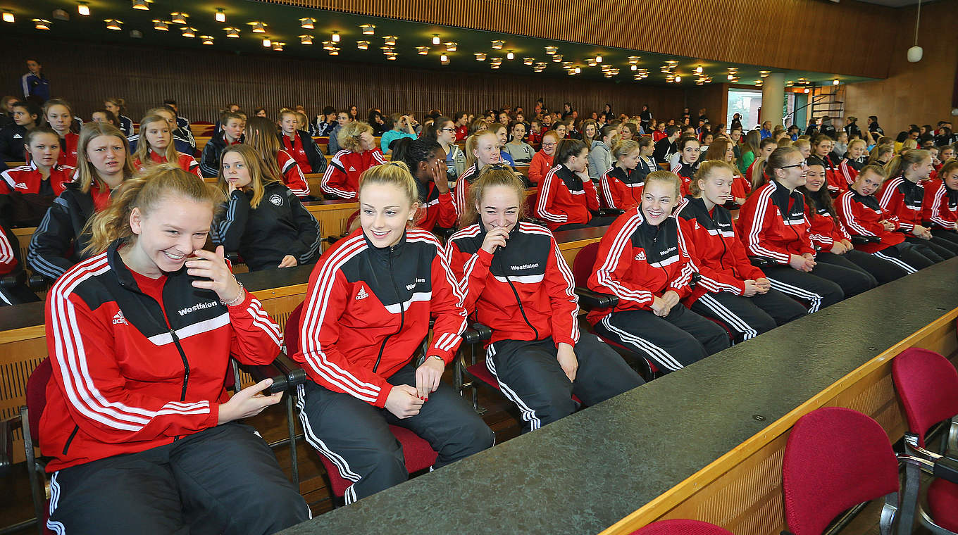 Sichtungsturnier der Mädchen: die Teilnehmerinnen beim U 16-Länderpokal in Duisburg © 2015 Getty Images