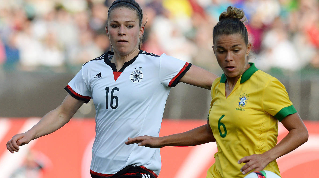 Torschützin zum 3:0: die schnelle Melanie Leupolz (l.) © 2015 Getty Images