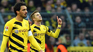 Hoffen auf ihr Comeback: Hummels (l.) und Reus © PATRIK STOLLARZ/AFP/Getty Images