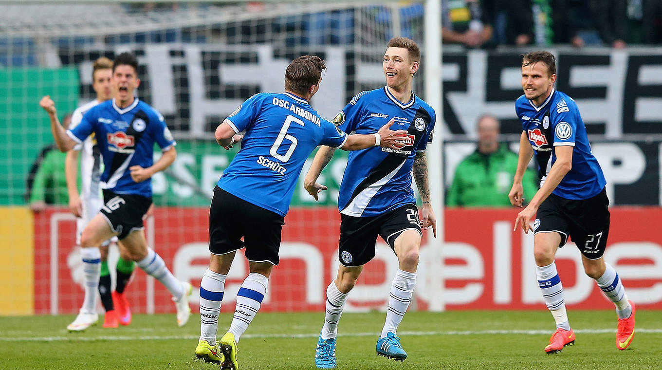 Zurück im Ligaalltag: Tabellenführer Bielefeld empfängt den Zweiten aus Kiel © 2015 Getty Images