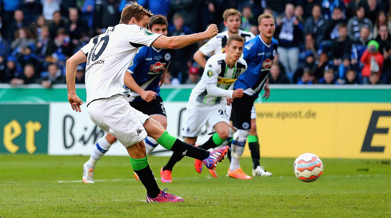 Der Treffer der Borussia: Max Kruse verwandelt einen Hand-Elfmeter souverän © 2015 Getty Images