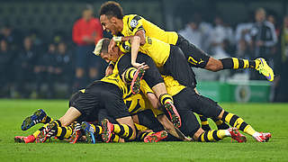 Schwarz-gelber Jubel: Borussia Dortmund zieht nach einem Traumtor von Sebastian Kehl in der Verlängerung ins Halbfinale ein © Getty
